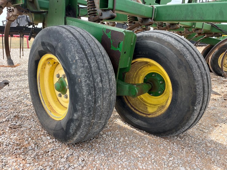 2005-john-deere-2210-image-8