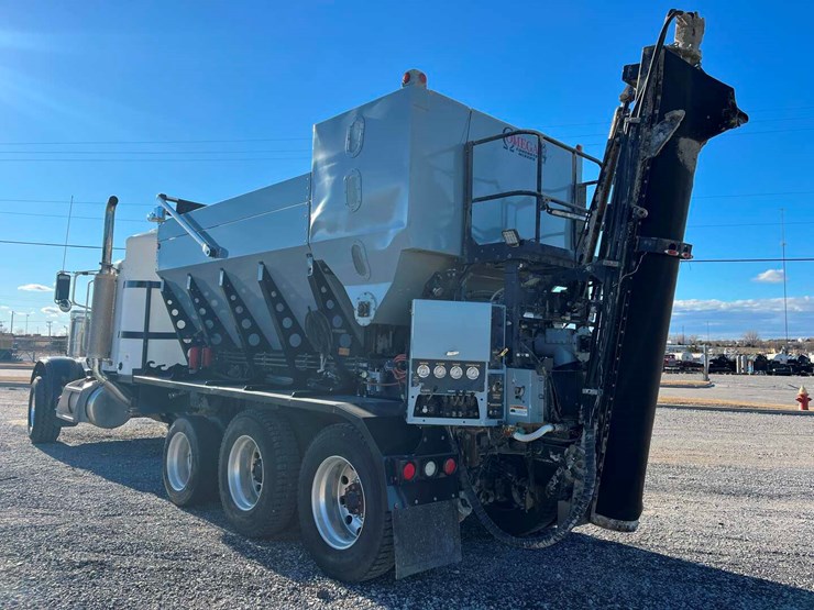 2017-peterbilt-389-image-4