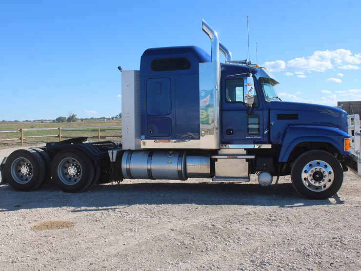 #2045-•-#2045--2013-mack-chu613-semi-tractor-image-6