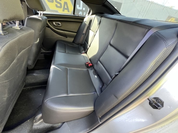 2017-ford-taurus-sedan-image-22