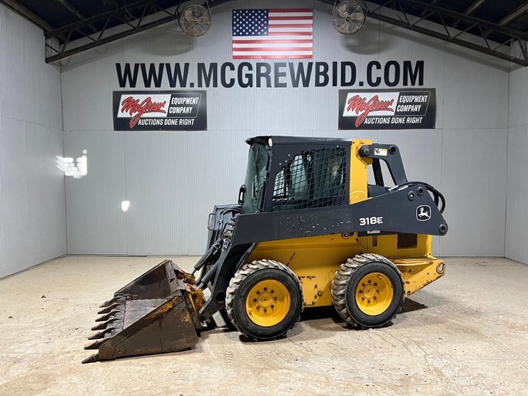 2025-deere-318e-image-1