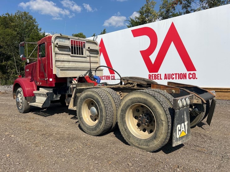 kenworth-t/a-day-cab-road-tractor-image-2