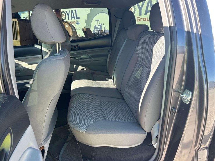 2013-toyota-tacoma-image-16