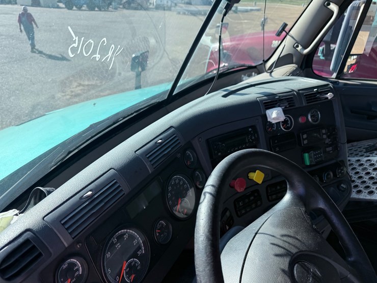 2015-freightliner-cascadia-113-image-42