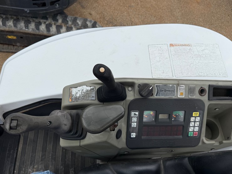 2013-bobcat-e35-image-26