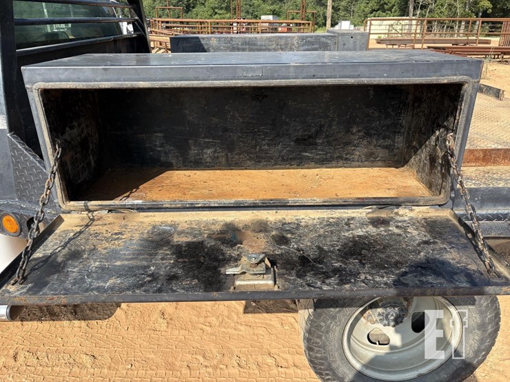 2013-gmc-sierra-3500-image-21