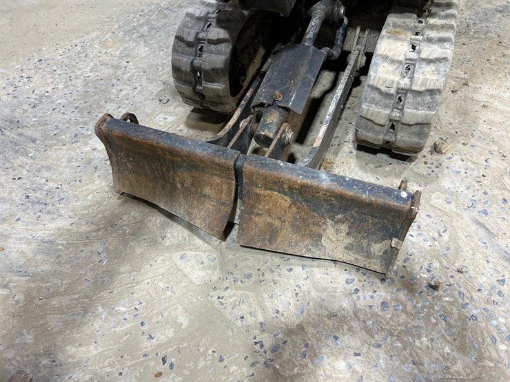 2022-bobcat-e10-image-11