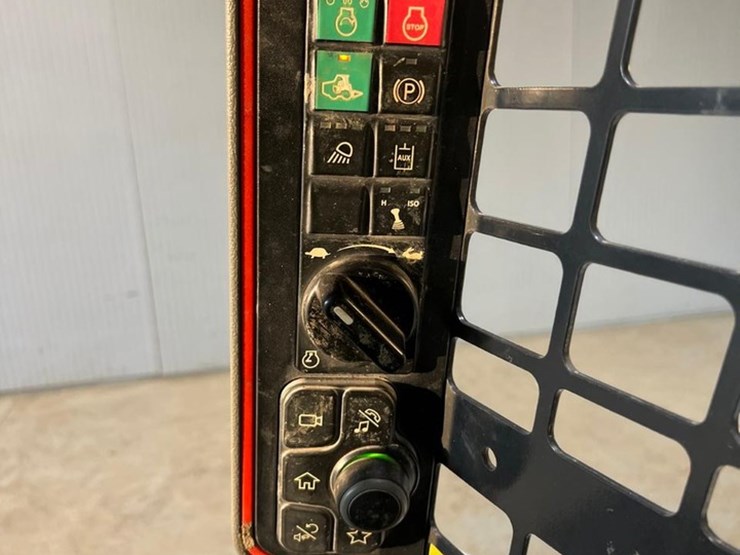 2022-bobcat-t66-image-24