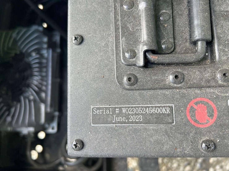 2023-vivid-ev-electric-cart-image-10