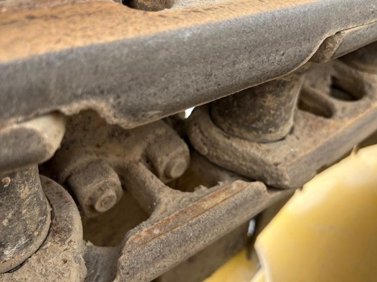 2021-caterpillar-d4-image-15