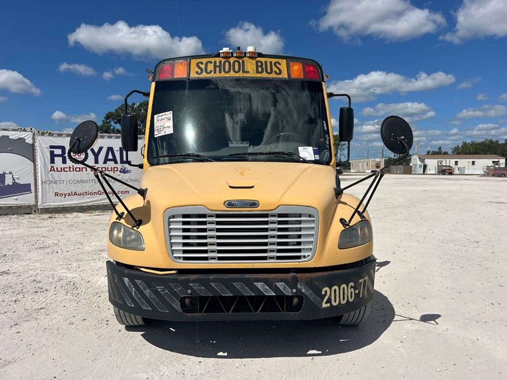 2007-freightliner-b2-image-22