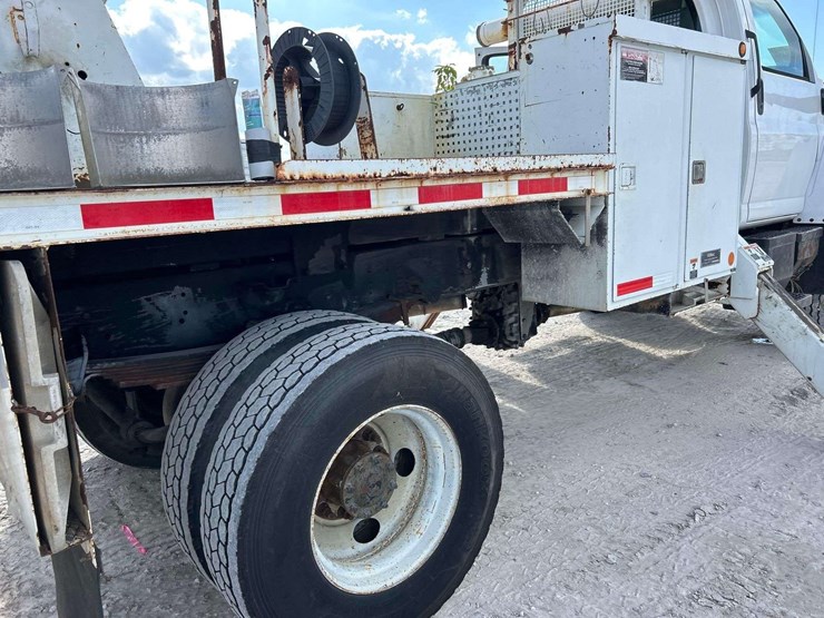 2007-gmc-c8500-altec-dm47-47ft-digger-derrick-truck-image-24
