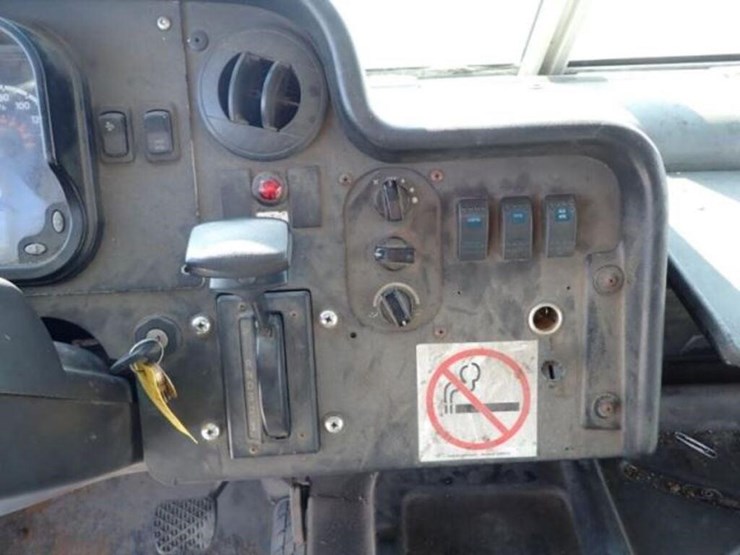 2012-freightliner-mt55-image-19