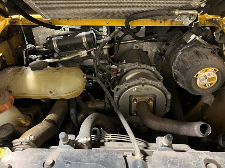 2018-deere-317g-image-16