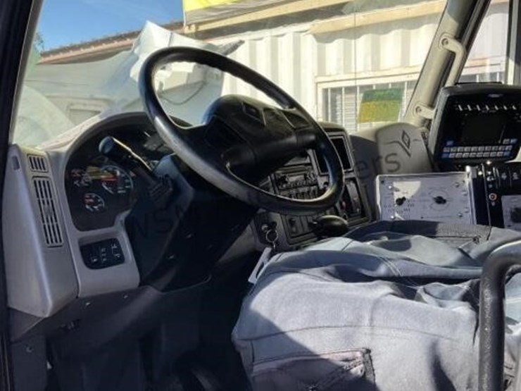 2014-international-4300lp-spray-truck-image-34