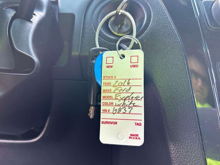 2016-ford-explorer-image-27