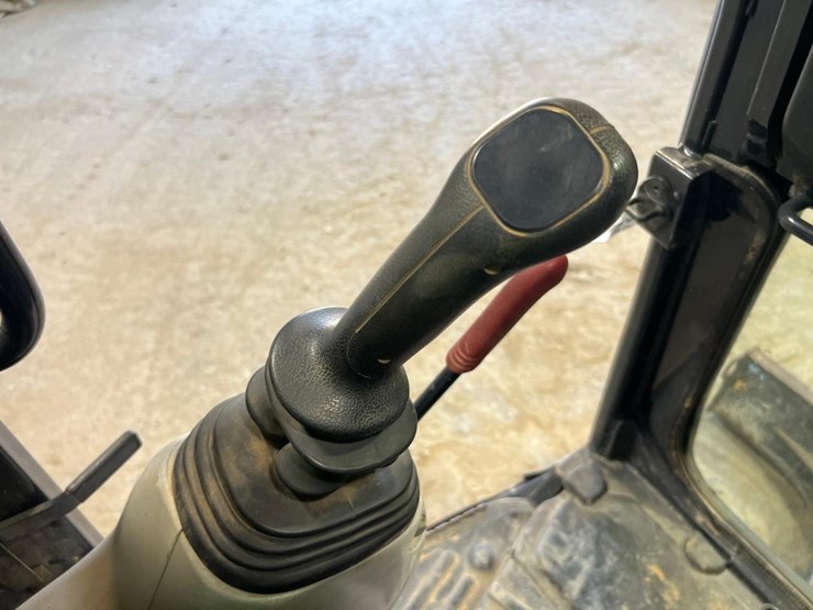 2015-deere-35g-image-32