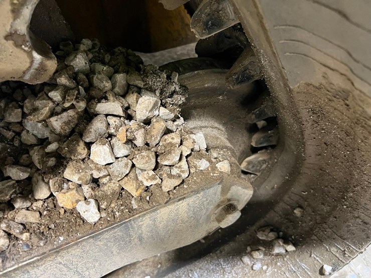 2023-new-holland-c332-image-15