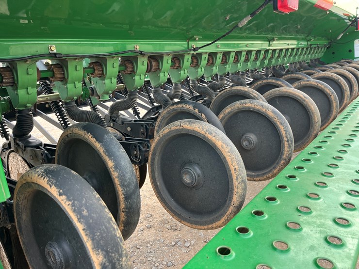 2010-john-deere-bd1113-image-11