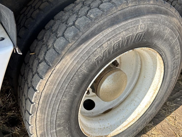 1995-freightliner-fld112-image-22