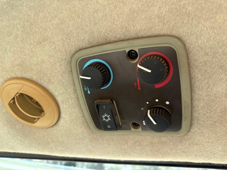 john-deere-4320-image-26