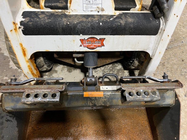 2014-bobcat-s70-image-10