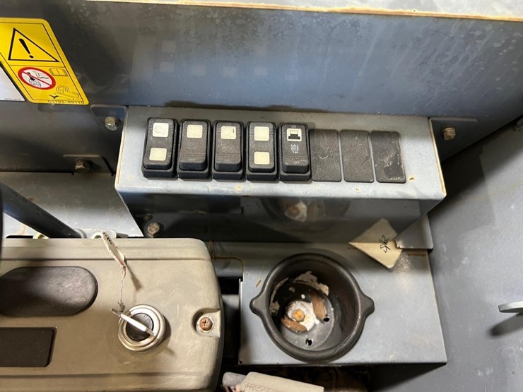 takeuchi-tb240-image-30