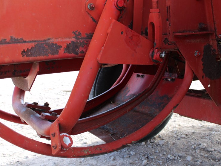 new-holland-315-image-30