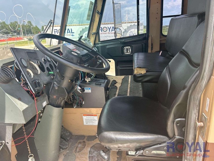 2012-crane-carrier-low-entry-t/a-rear-loader-garbage-truck-image-23