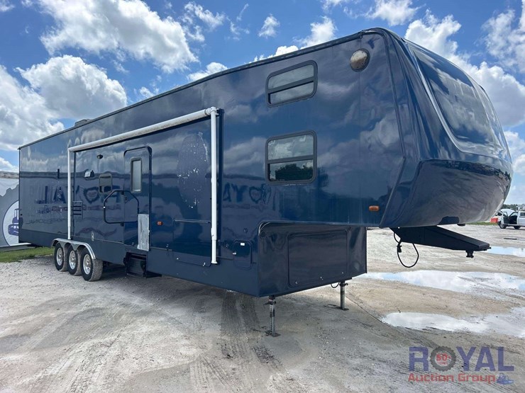 2008-41ft-kz-sportsman-police-bunk-5th-wheel-tri-axle-travel-trailer-image-2