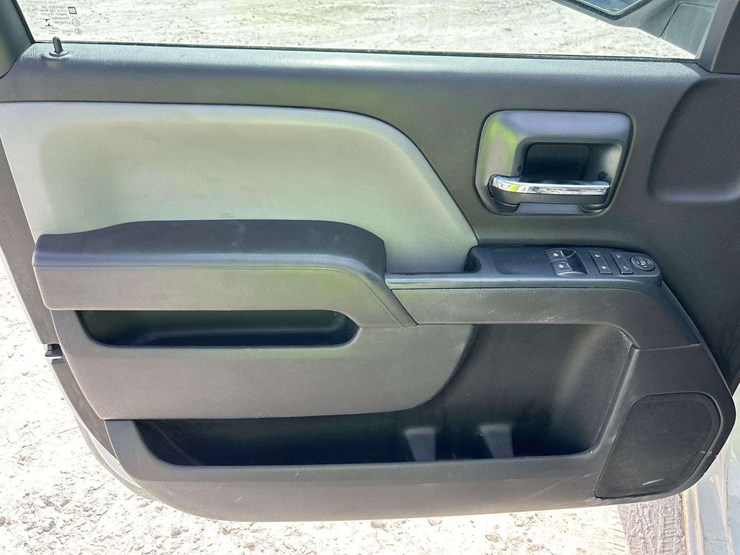 2017-chevrolet-silverado-image-10