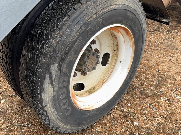 2001-international-4700-image-9