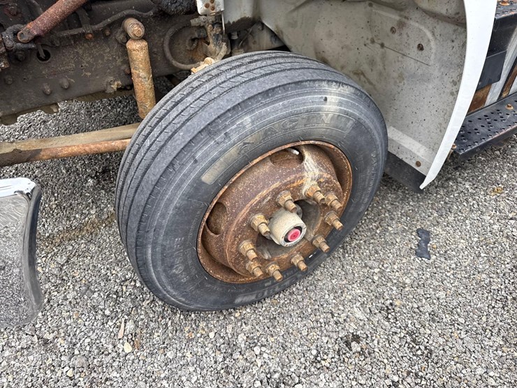 2016-hino-268-image-10