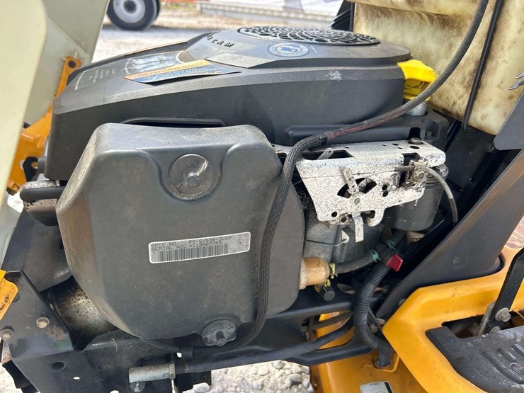 2011-club-cadet-13wx90as056-42in-riding-mower-image-8