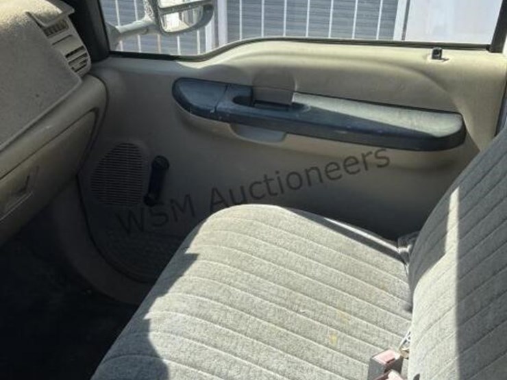 2005-ford-f550-image-25