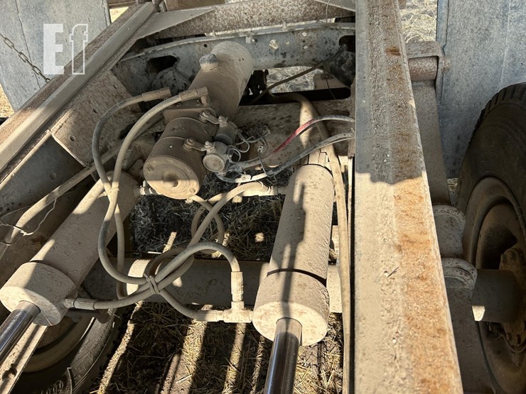 1982-international-s1700-image-31