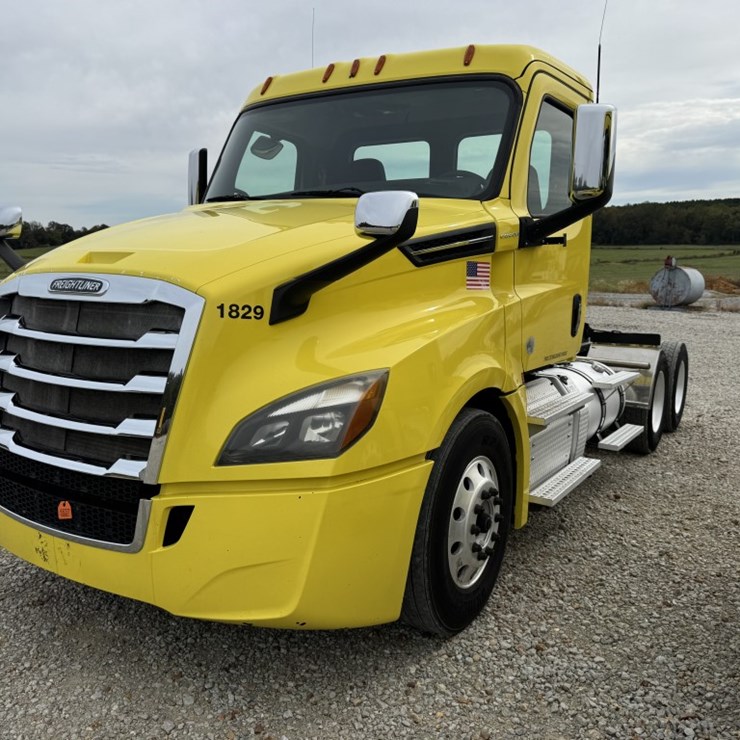 2018 FREIGHTLINER CASCADIA 126