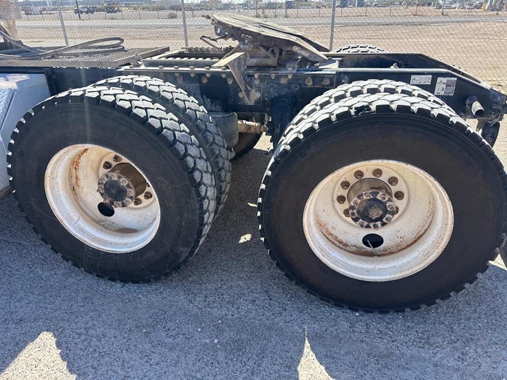 2012-peterbilt-367-image-4