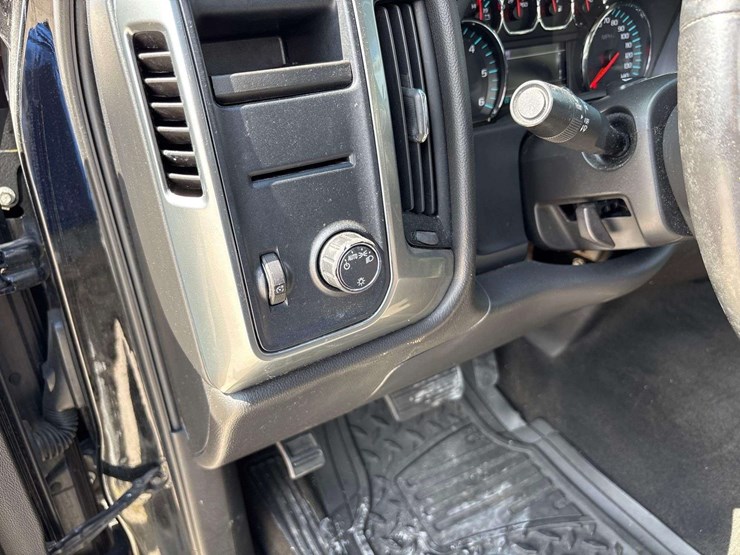 2018-chevrolet-silverado-1500-image-17