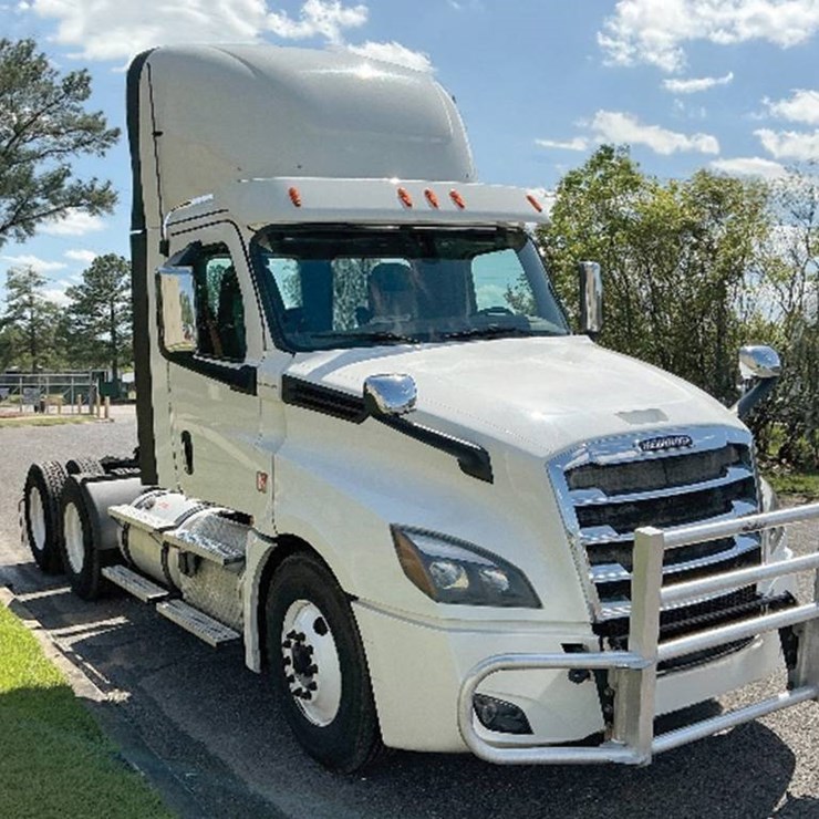 2020 FREIGHTLINER CASCADIA 126