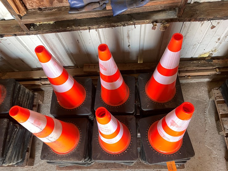 #1053-•-(60)-reflective-traffic-cones-image-6