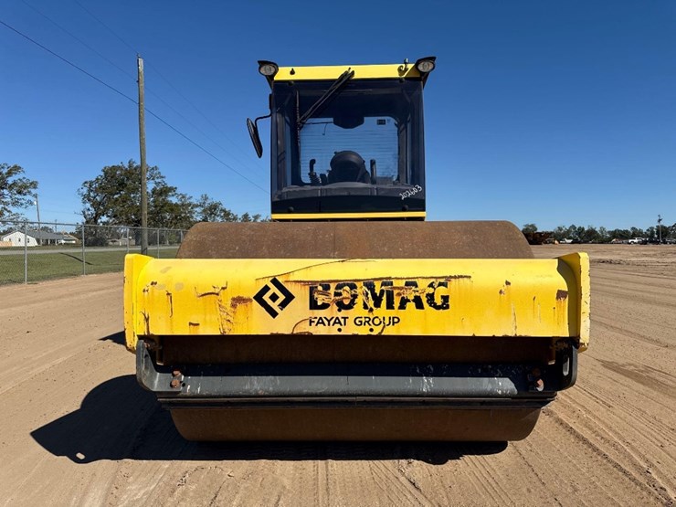 2017-bomag-bw211-image-3