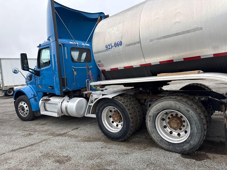 2018-peterbilt-567-image-6