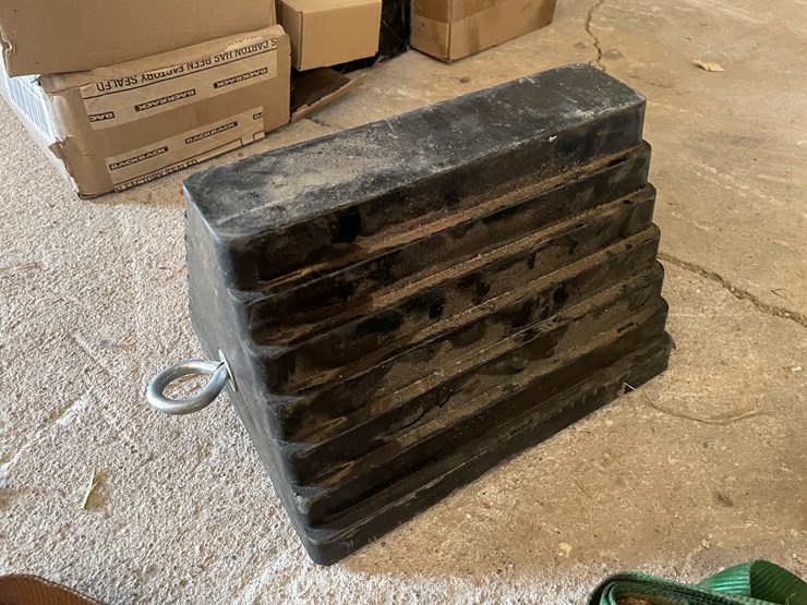 #1074-•-ratchet-straps,-100'-measuring-tape-and-wheel-chock-image-5