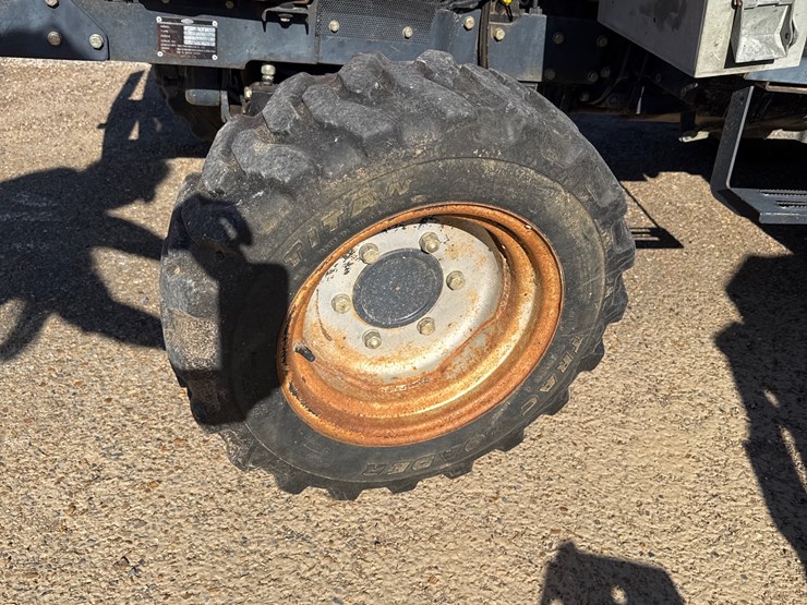 mahindra-2810-image-19