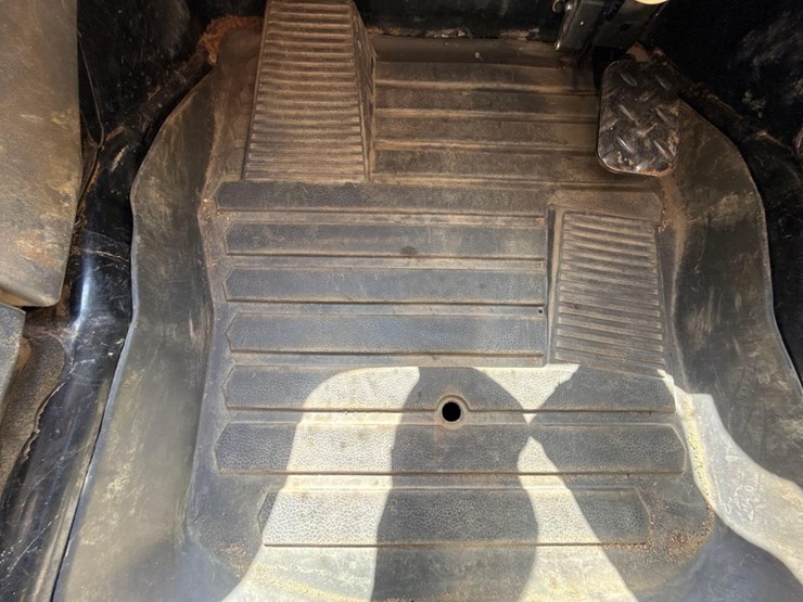 2022-caterpillar-299d3-image-34