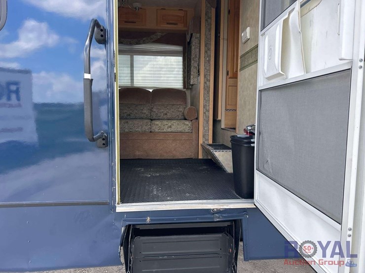 2008-41ft-kz-sportsman-police-bunk-5th-wheel-tri-axle-travel-trailer-image-6