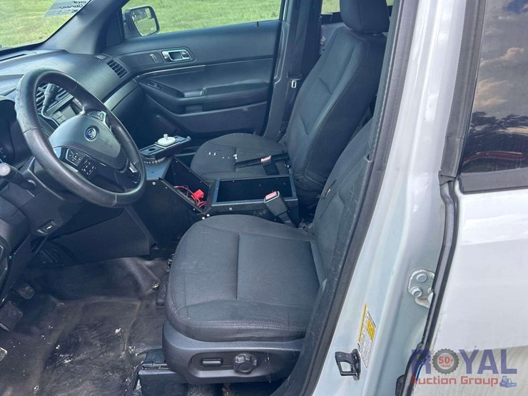 2017-ford-explorer-image-14