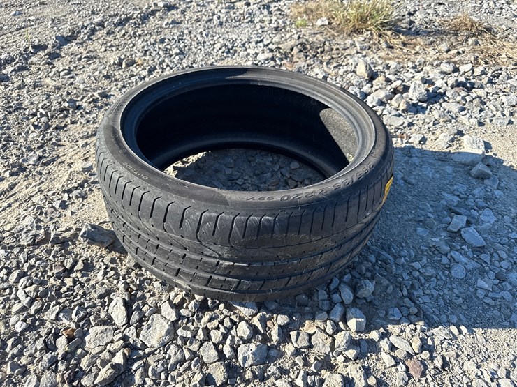 #27578-•-(1)-p-zero-265/35r20-tire-inv#-27578-image-1