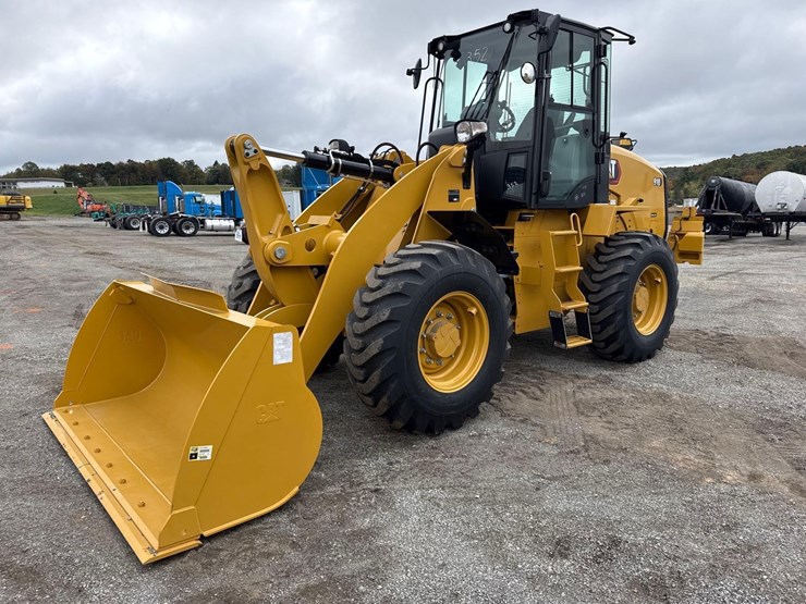 2023-caterpillar-910-image-1